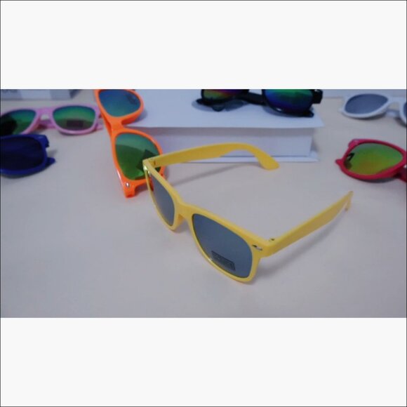 Unisex Retro Party Sunglasses with Mirrored Lens, UV400 Protection